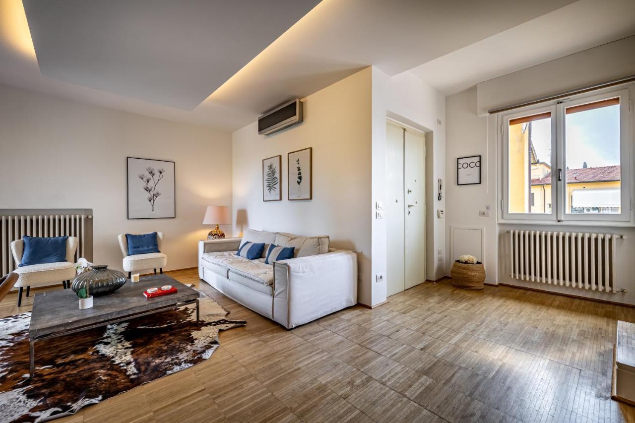 Yid Penthouse On River With Parking Apartment Florenz