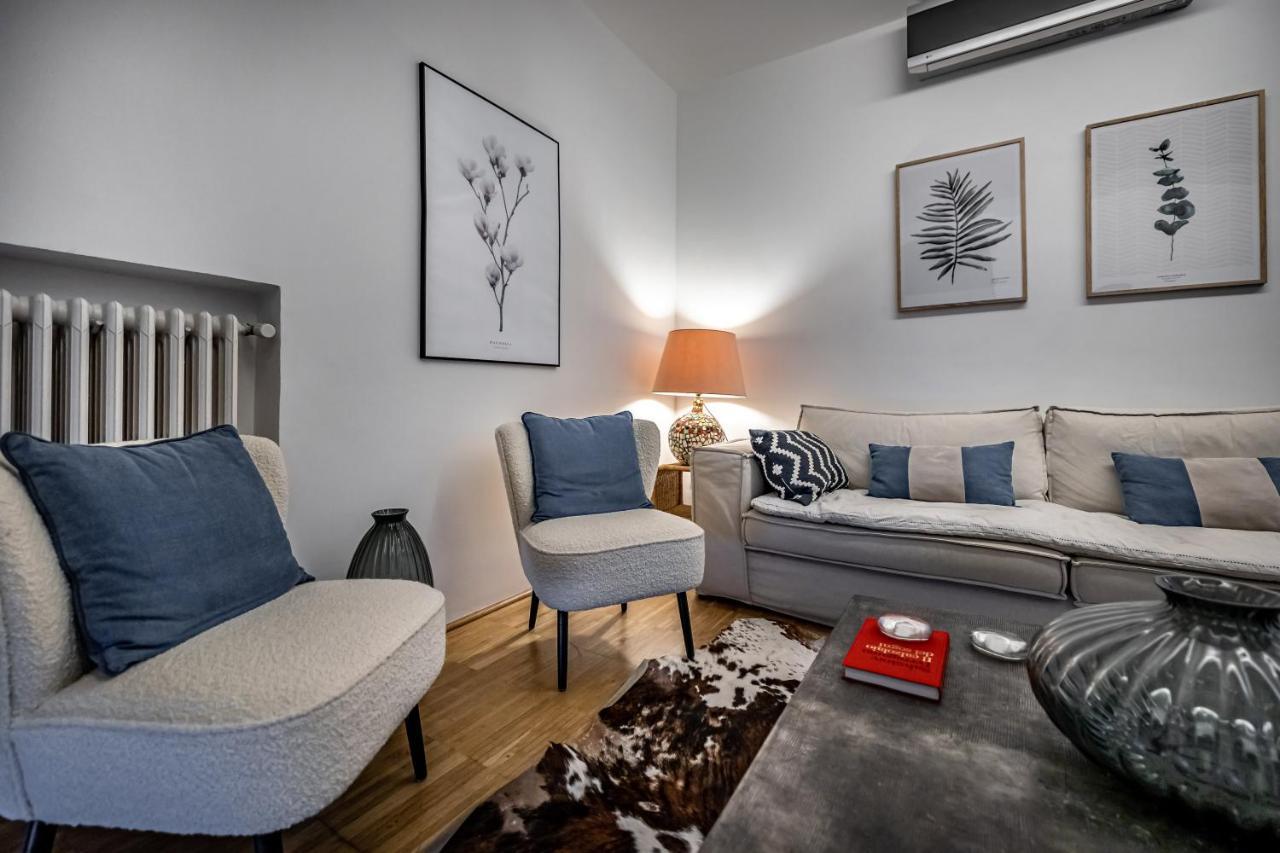 Yid Penthouse On River With Parking Apartment Florenz
