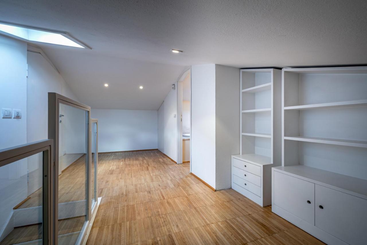 Yid Penthouse On River With Parking * Florenz