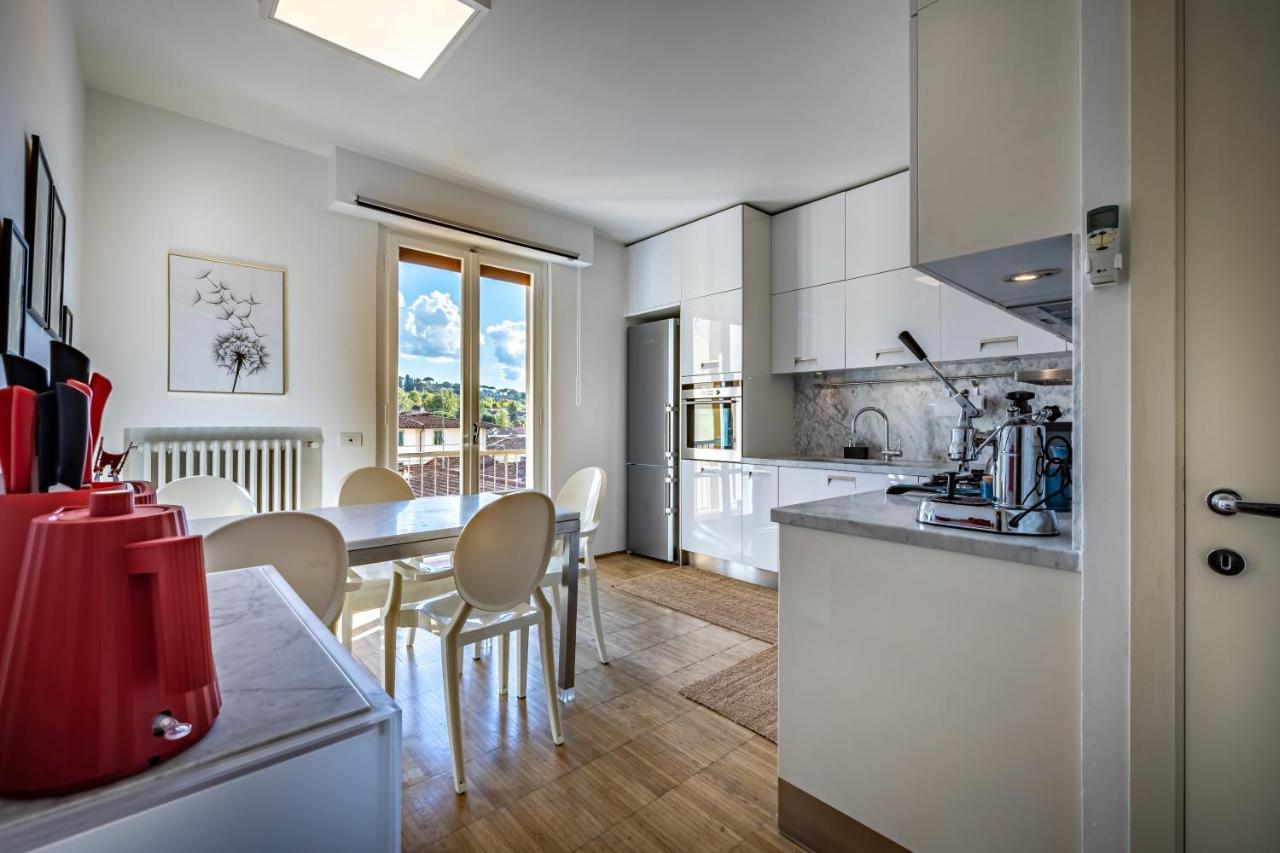 Yid Penthouse On River With Parking Apartment Florenz