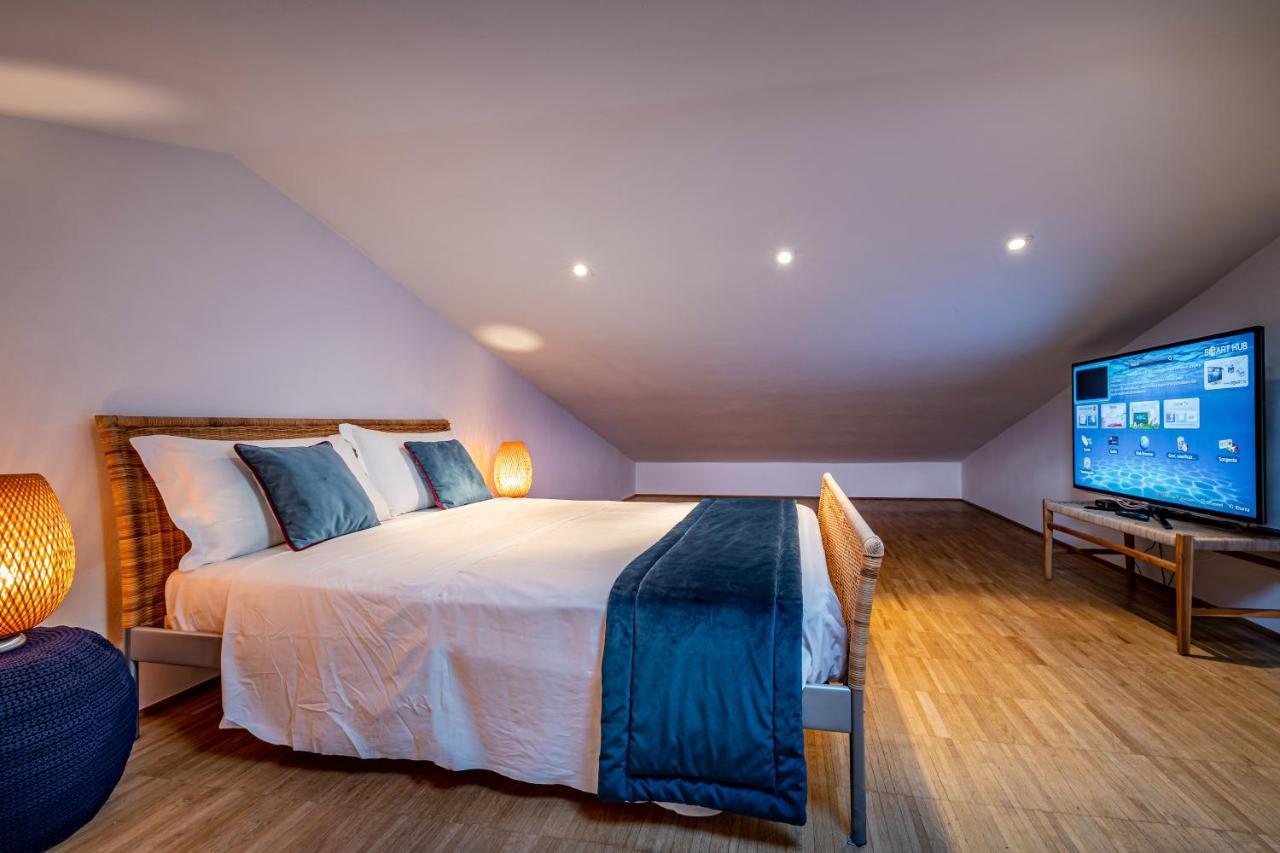 Apartment Yid Penthouse On River With Parking Florenz
